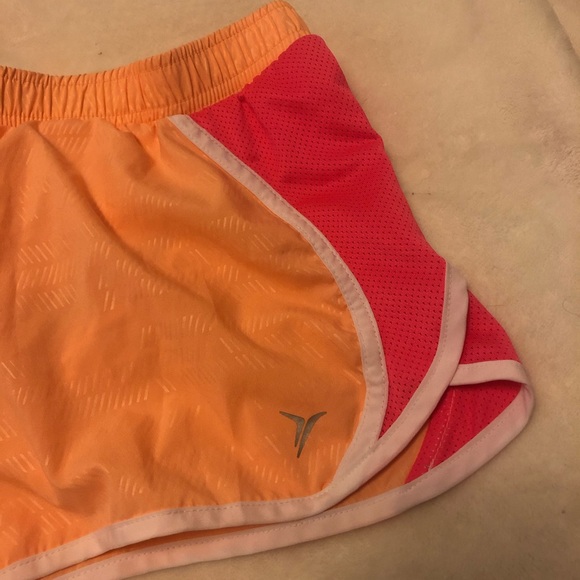 Old Navy active shorts - Picture 4 of 5